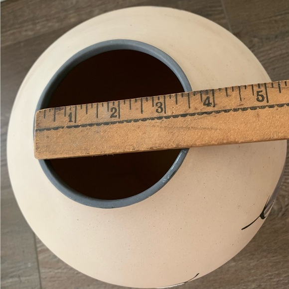 Vintage Native American Pottery Vase Signed By Grey Father, 1985 - Picture 10 of 13